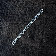 Load image into Gallery viewer, Earring Chain - Curb
