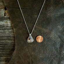 Load image into Gallery viewer, Dendritic Agate Echos Necklace
